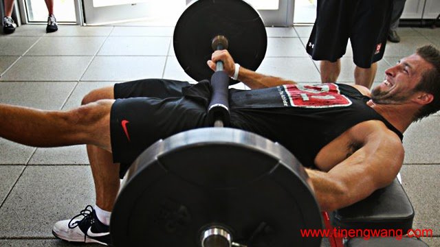 如何进行 HIP THRUST-第1张图片-体能网 如何进行 HIP THRUST-第1张图片-体能网