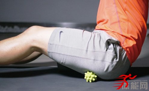 一个神奇的网球轻松放松你全身的肌肉-第8张图片-体能网